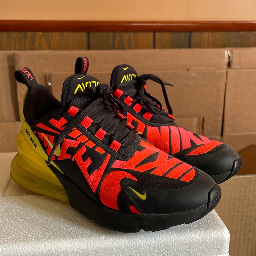 Nike 270 Av4076 4Y 5.5 women